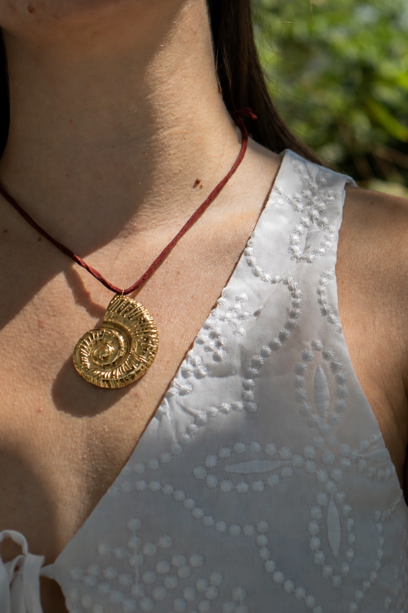 Collar Kai Dorado