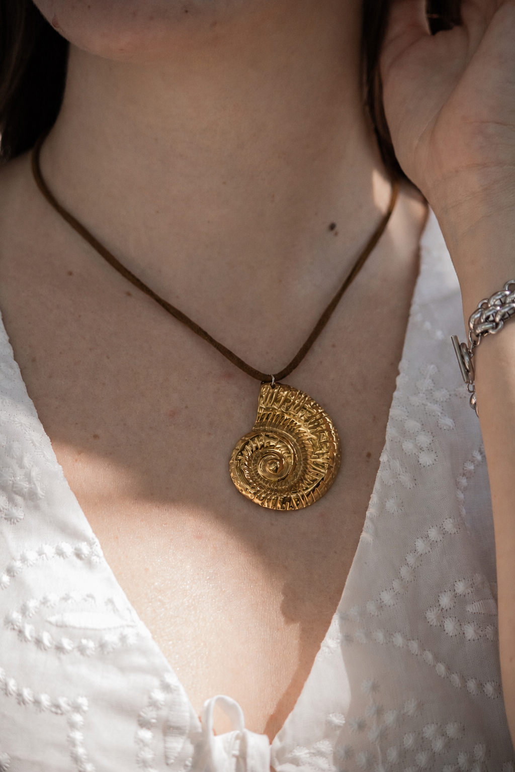 Collar Kai Dorado
